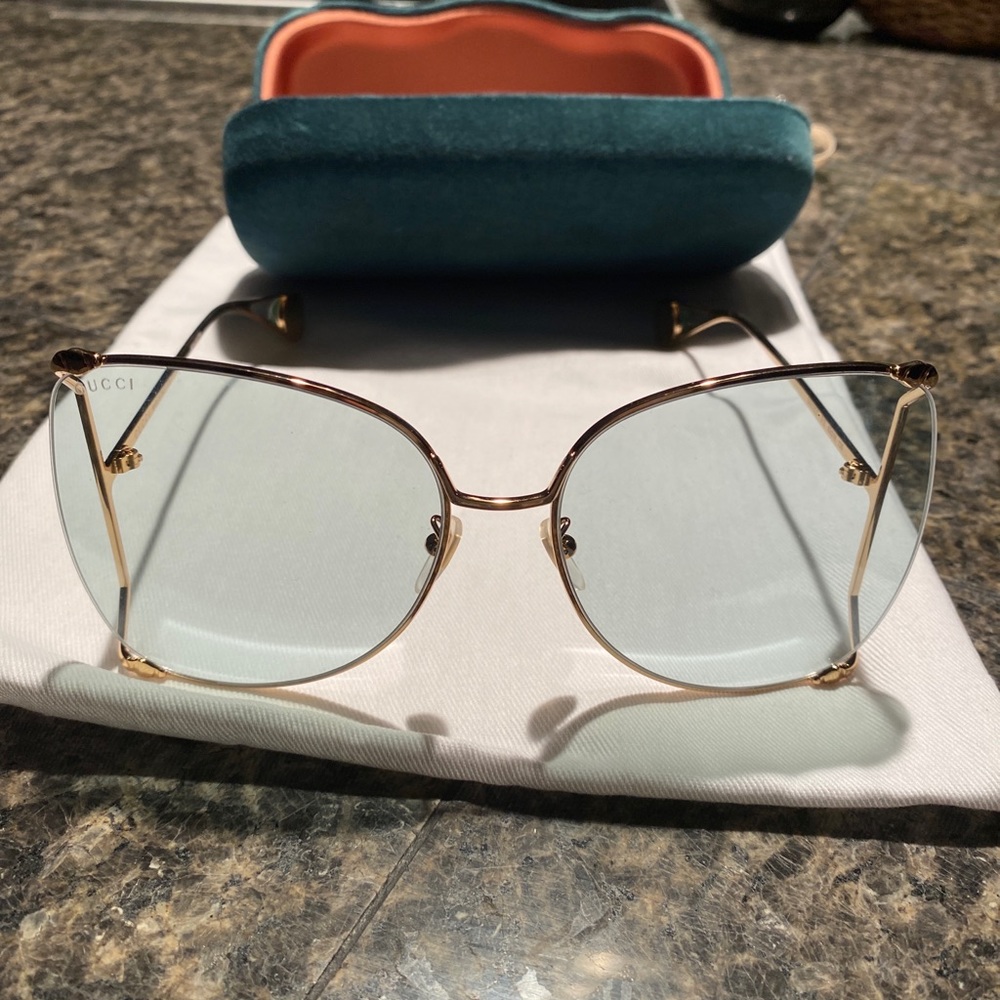 NWT Gucci Sunglasses $695 regular extremely rare never been worn +box+tags